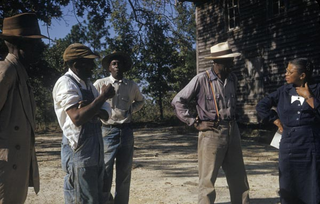 Pacientes esperando su turno en 1970. Wikimedia Commons